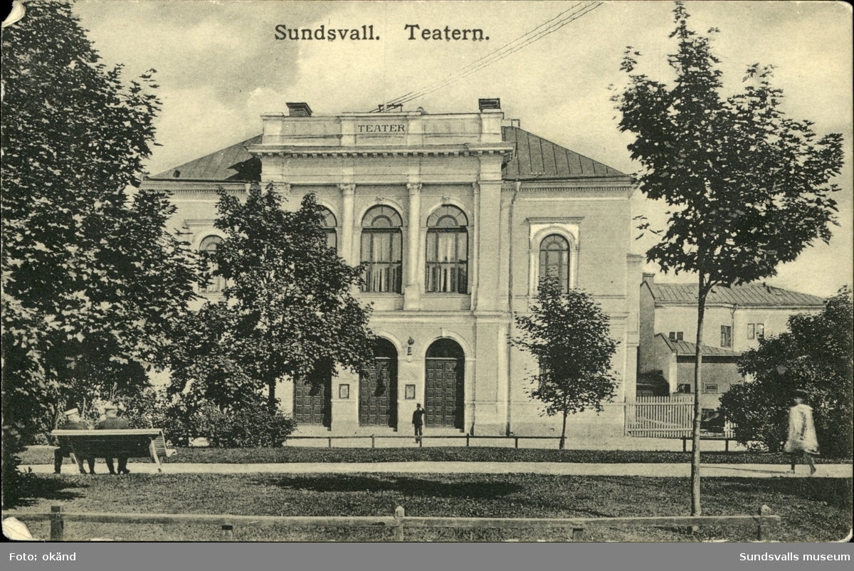 Vykort med motiv över Teatern i Sundsvall.