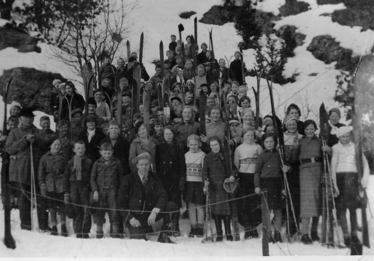 Skidag med Skarbo og Kilen (Kalstadkilen) skole, ca 1930-40