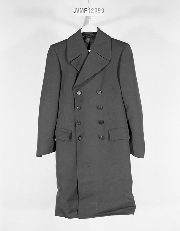 Dubbelknäppt kappa med svarta knappar för icke ordinarie anställd.