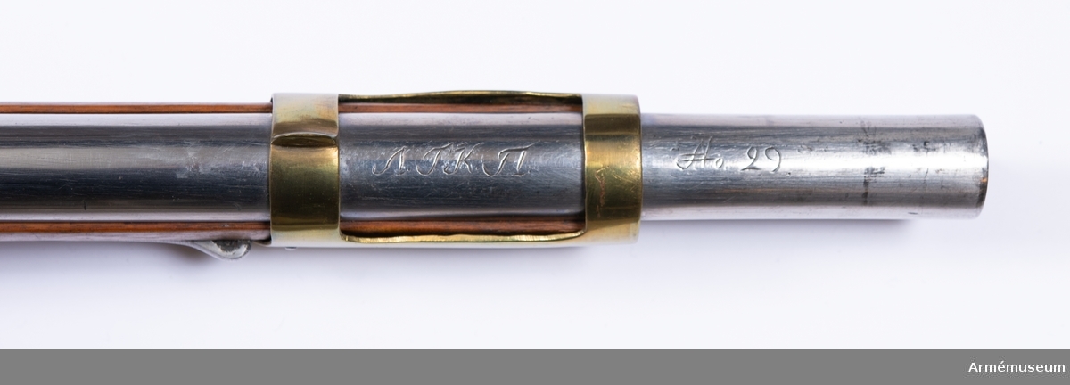 Grupp E II.
Gevär med flintlås för dragoner, Ryssland. Loppets relativa l:52 kaliber. Märkt "1814". Stämplar på låsblecket.