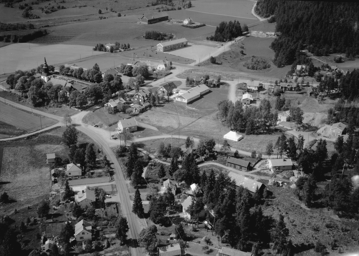 Flygfoto över Lekeryd i Jönköpings kommun. Nr 1053/1961