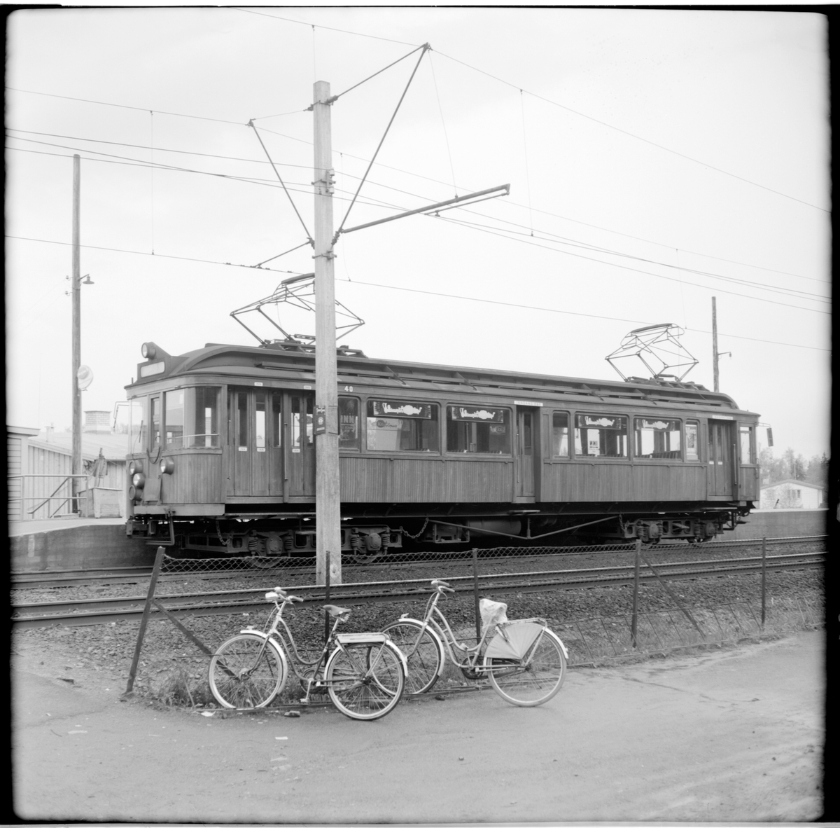 Aksjeselskap Holmenkollenbanen, HKB 1914 40 "panser" på station i Lijordet.