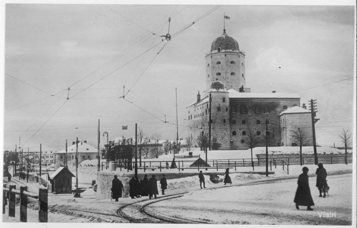 Slottet med vändslingan på Rådhustorget. Spåret på Åbobro längst till vänster. Bilden är tagen medan Viborg forfarande var finskt.