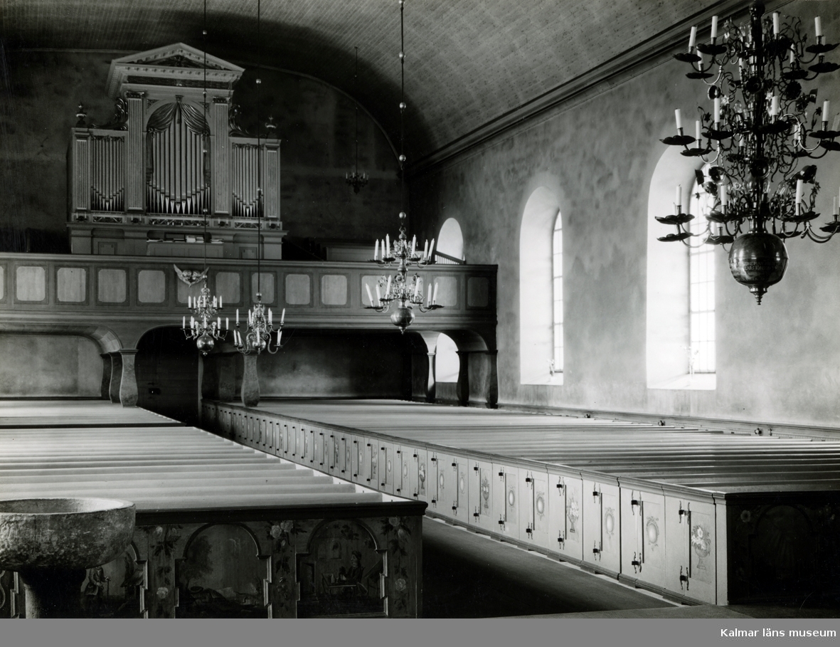 Vy mot orgelläktaren i Kristdala kyrka, innan restaureringen 1962.