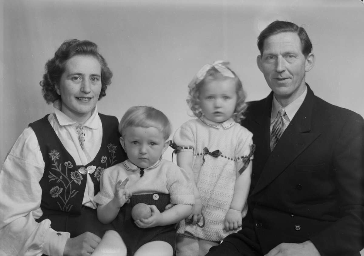 Christian Thorvaldsen med kone og barn