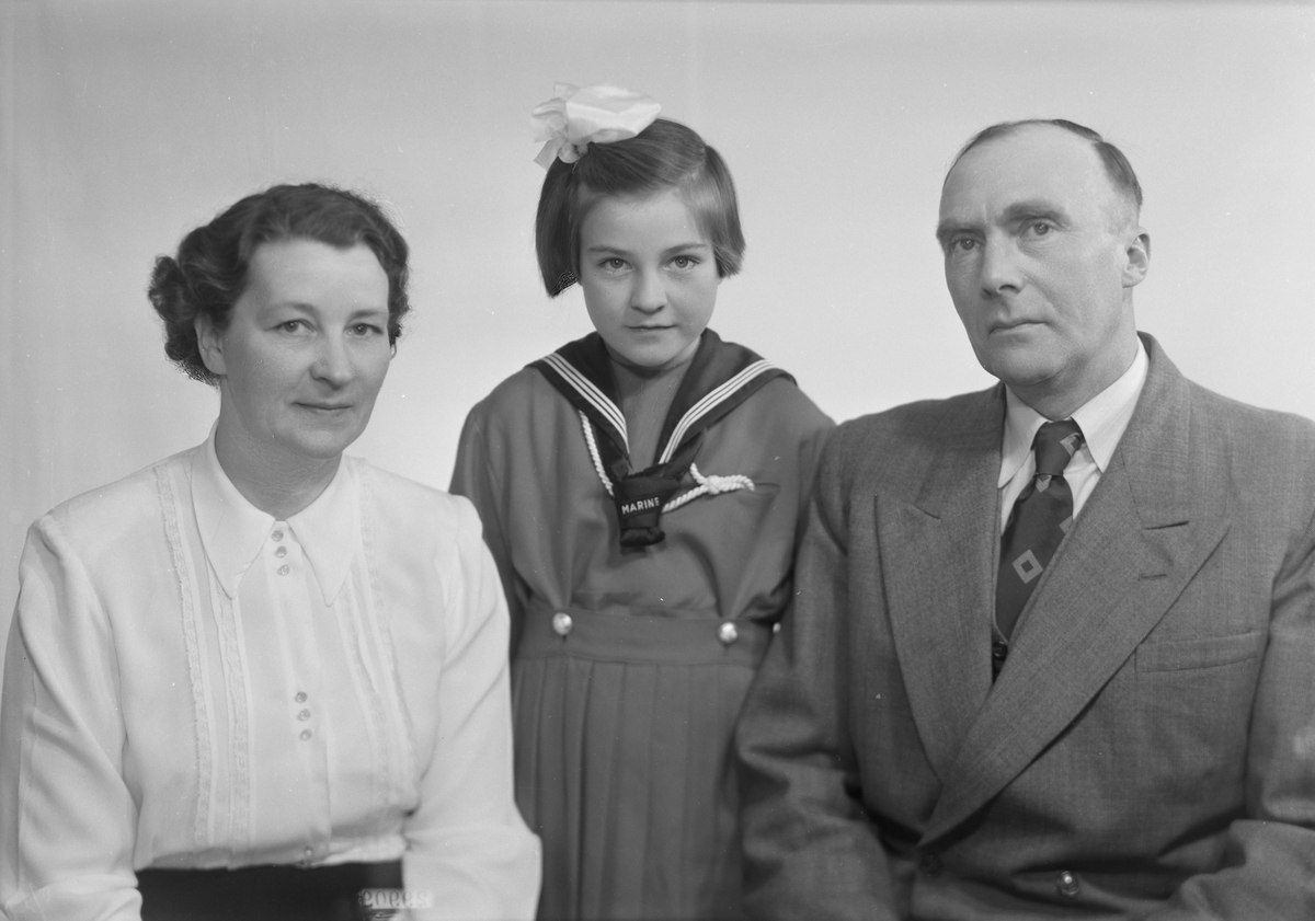 Agnar og Bergitte Drevland med et barn