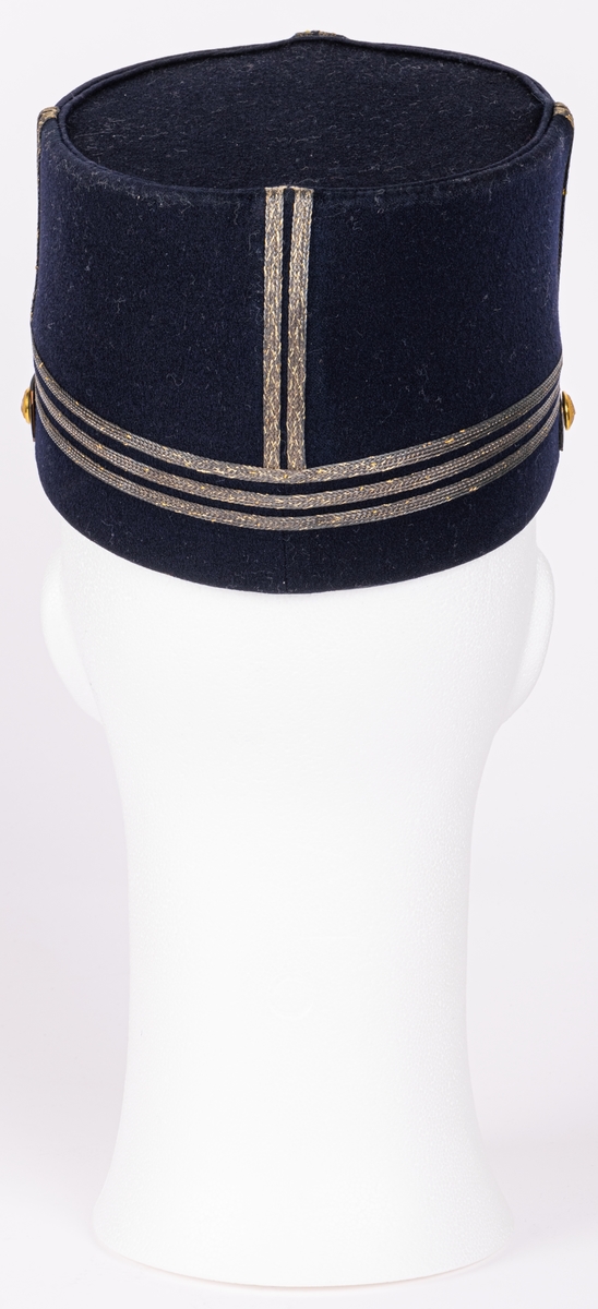 Uniformsmössa, militär modell/ä, blå med guldsnoddar. För kapten. I 14. M/1865-99.
