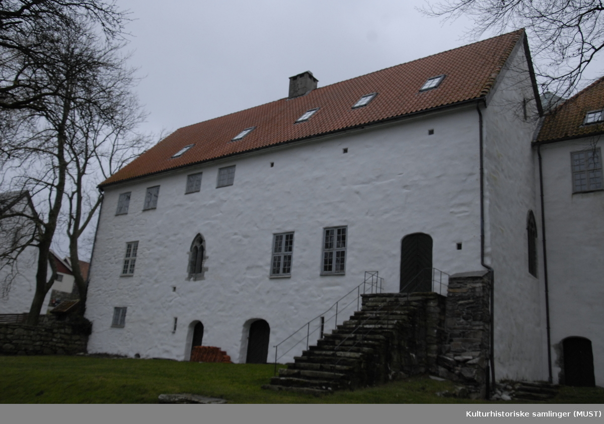 Sydfløy, Utstein kloster