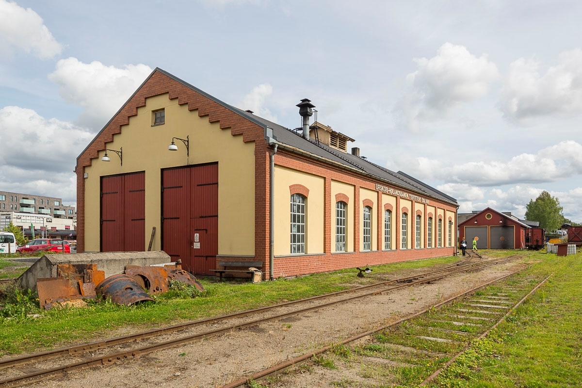 Lokomotivstall UHB Sørumsand. Bygd i 1991. Kopi av lokomotivstallen på Bjørkelangen.