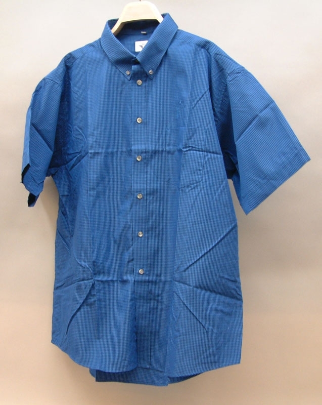 Blårutig skjorta med kort ärm, storlek 46-47.