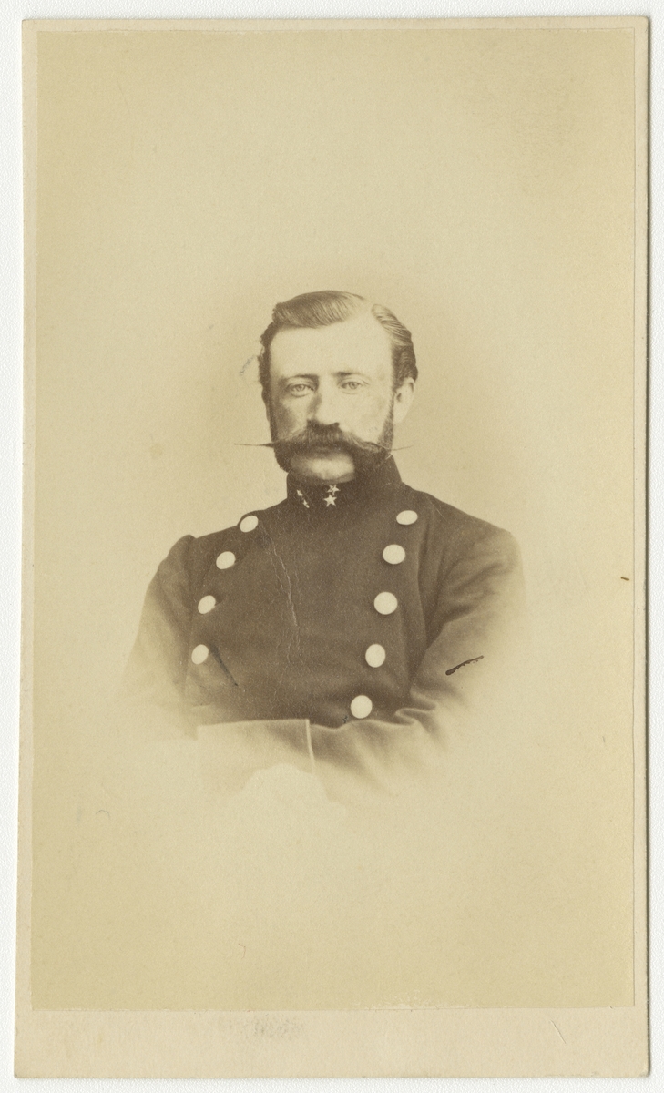 Porträtt av Elof von Boisman, löjtnant vid Andra livgrenadjärregementet I 5.

Se även bild AMA.0001919, AMA.0001960 och AMA.0009528.