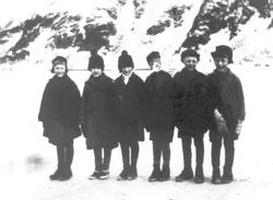 Fra venstre: 
Terje Julius Larsen, Bø f.1923, Jenny Antonsen