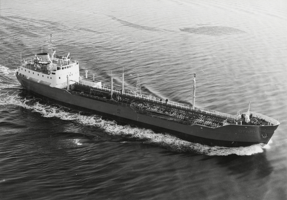 Foto visande kem.tankfartyget "OTARU" av Skärhamn, byggt på Lödöse Varf 1969.