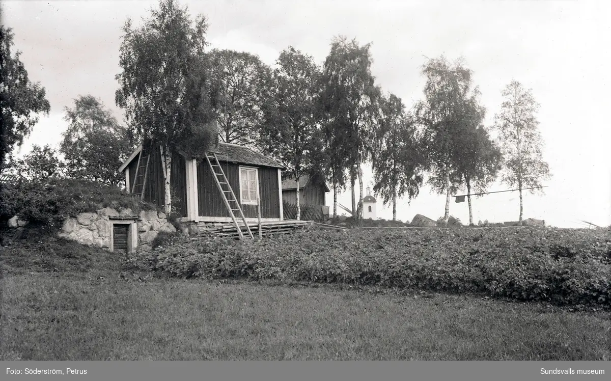 Gärda Dahlins gård. Nu bor sonen Kjell Dahlin där (2018). Gården ligger nedanför nuvarande äldreboendet Solgården.
