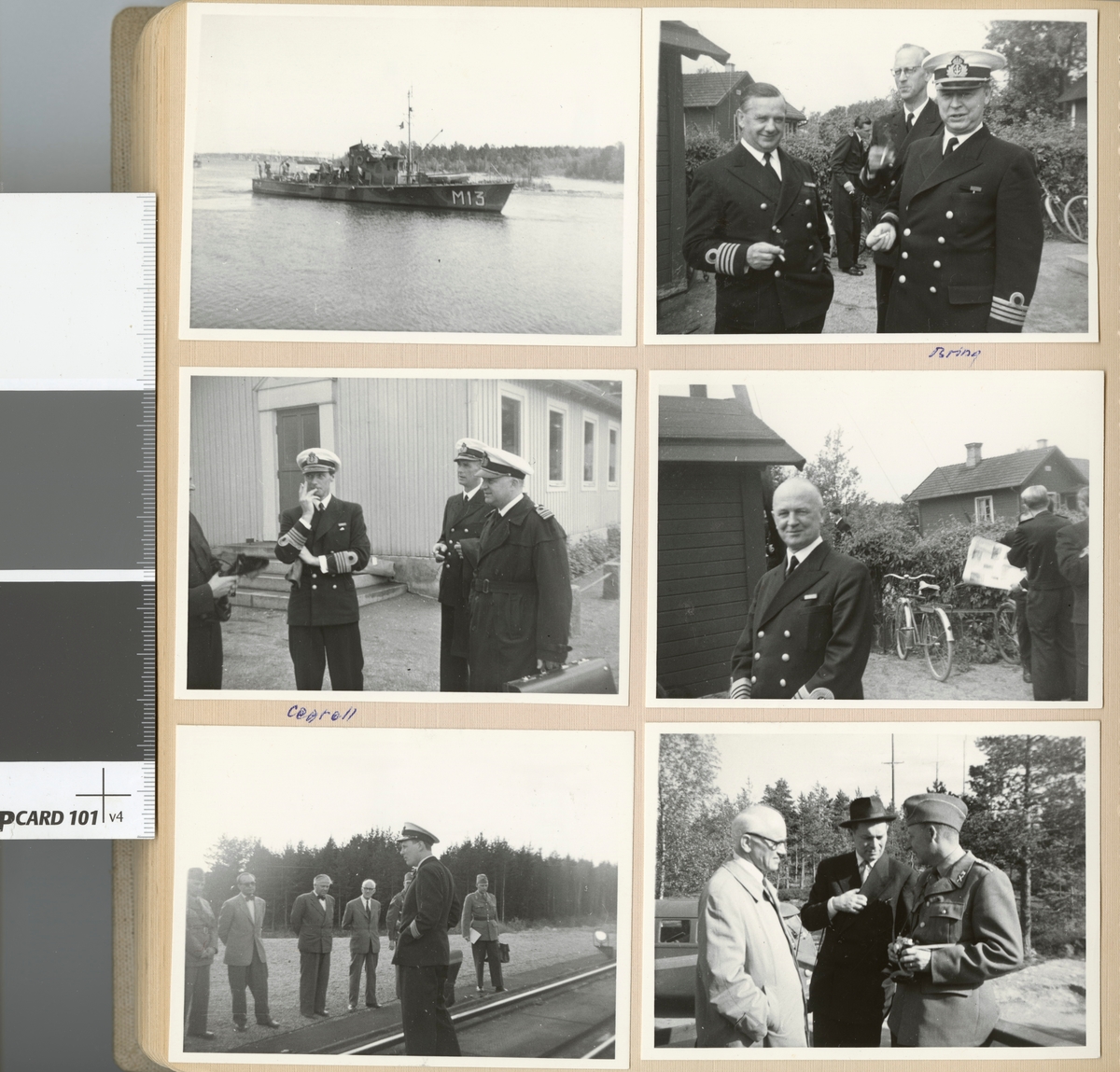 Text i fotoalbum: "FHS på marinfältövning 1956". Män vid järnväg.