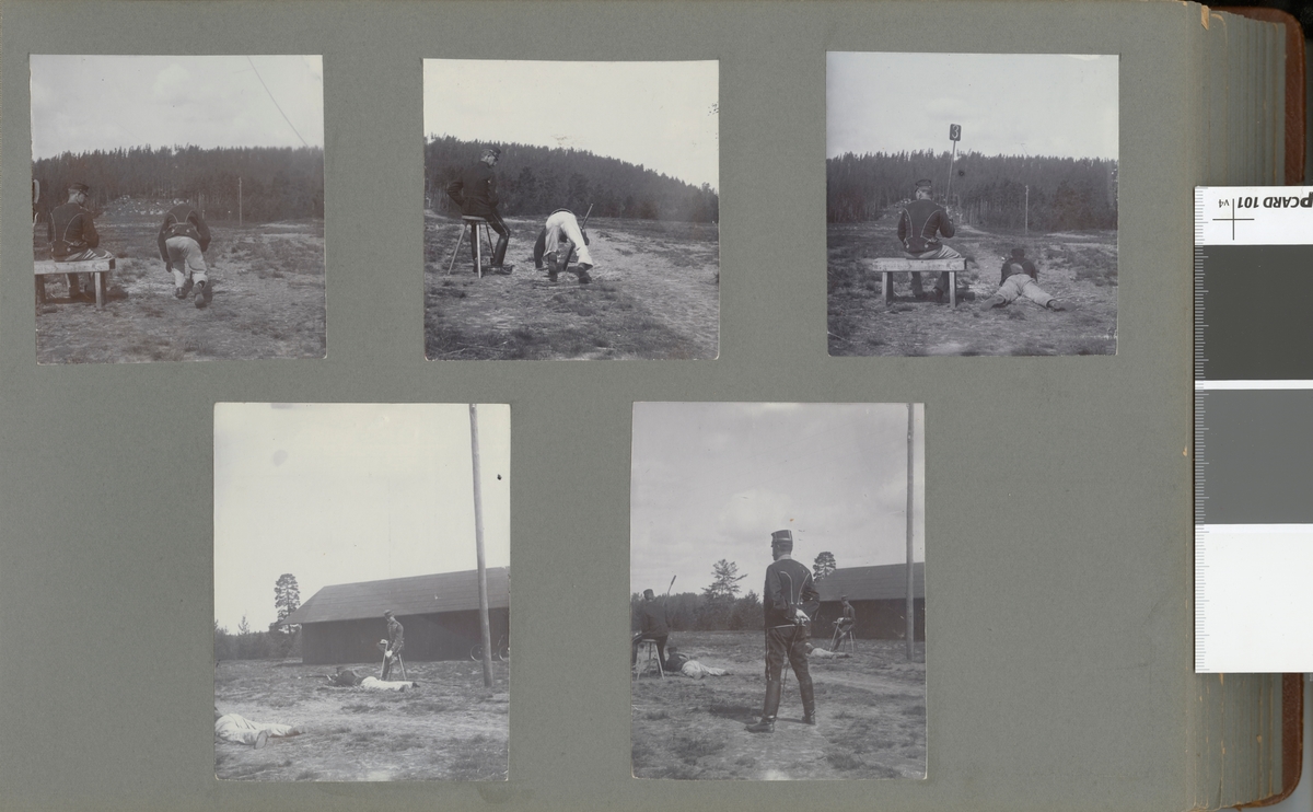 Text i fotoalbum: "Ränneslätt K 4 Kav. aspirantskola 1900". Soldater på skjutfält.