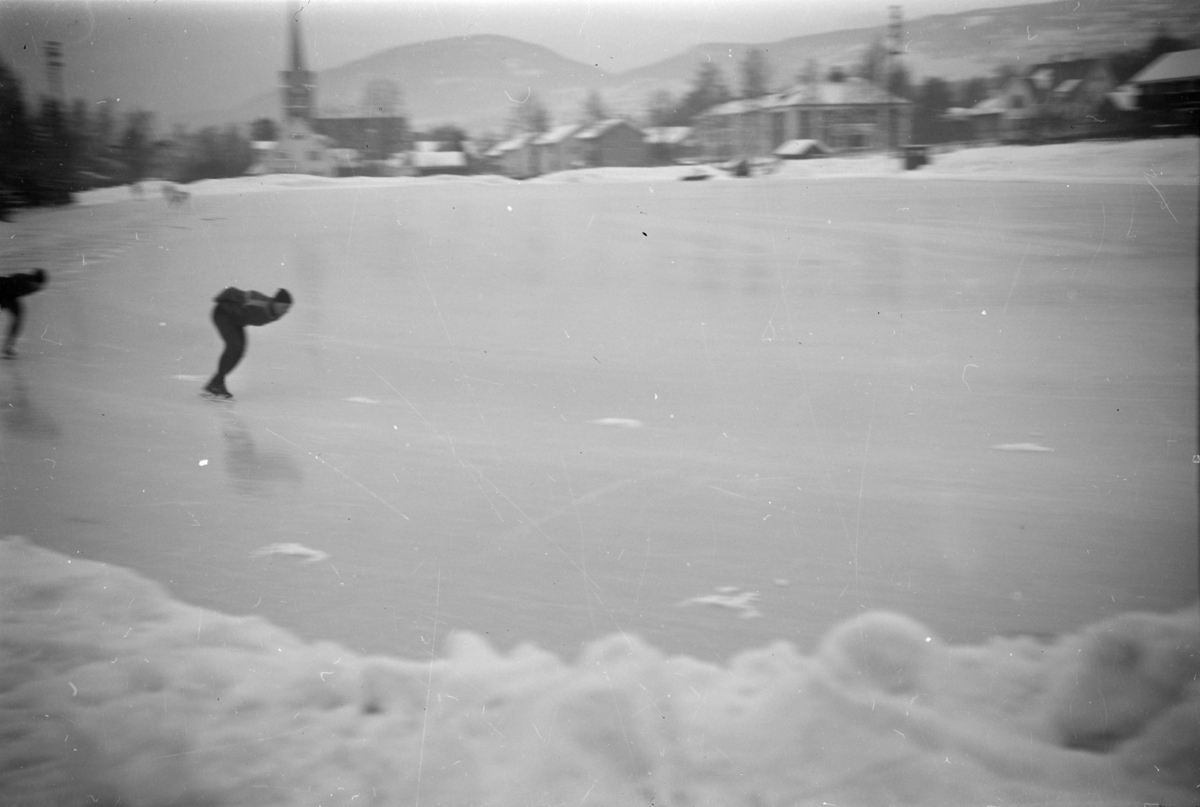 Sportplassen på Lillehammer, skøyteløper.