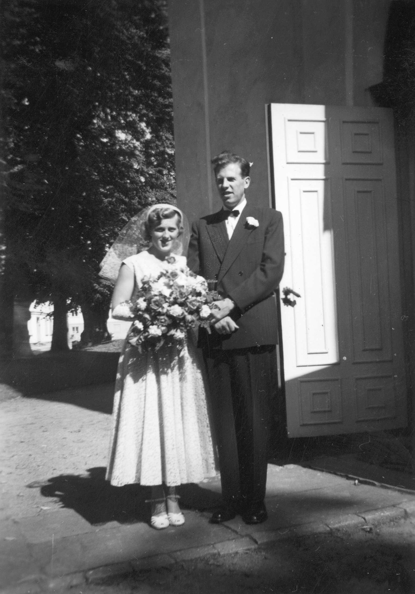 Bryllupsportrett, Fredrikstad, Østsidens kirke, 18.8.1956.