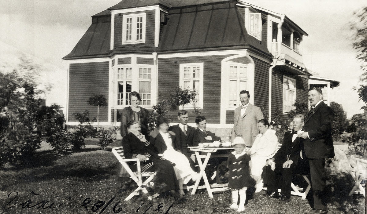 Förlovningsfest vid Villa Norborg, Öster i Växjö. 1921.