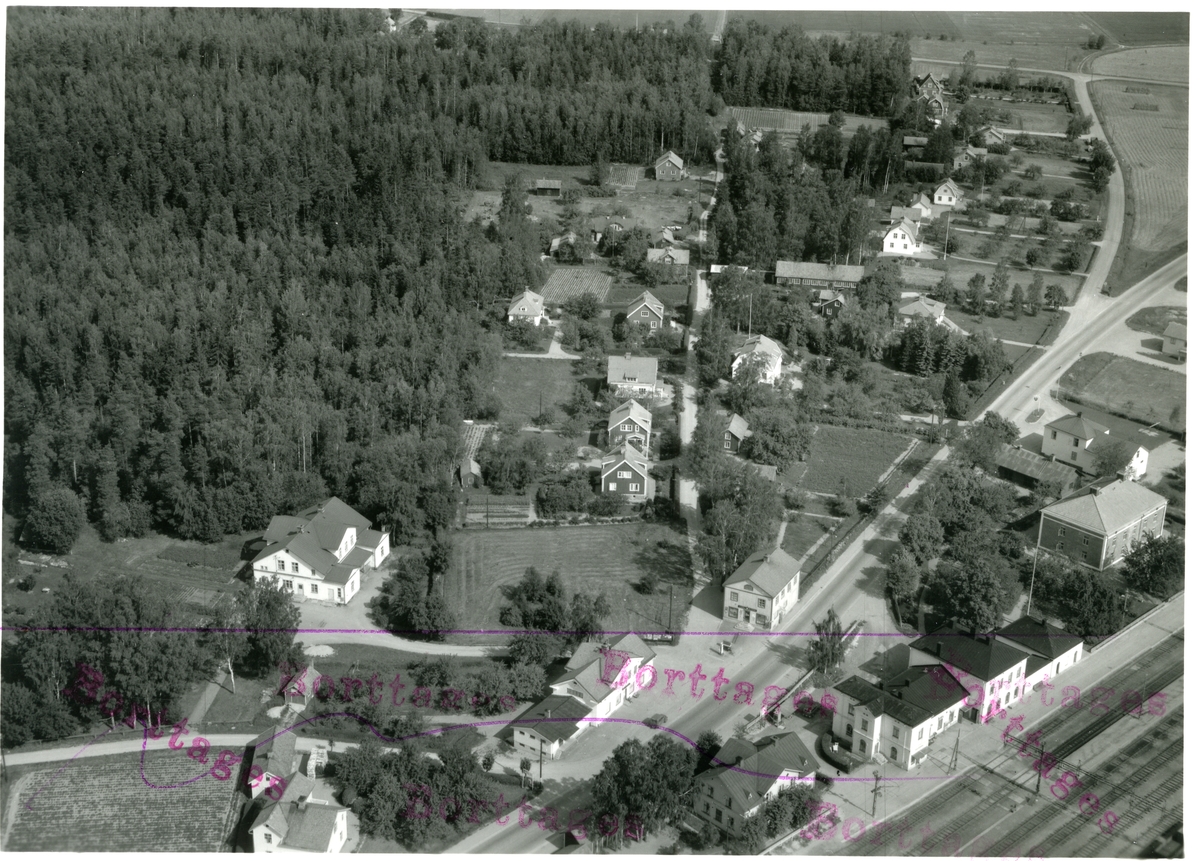 Flygfoto över Valskog, med Valskogs järnvägsstation. Västmanlands