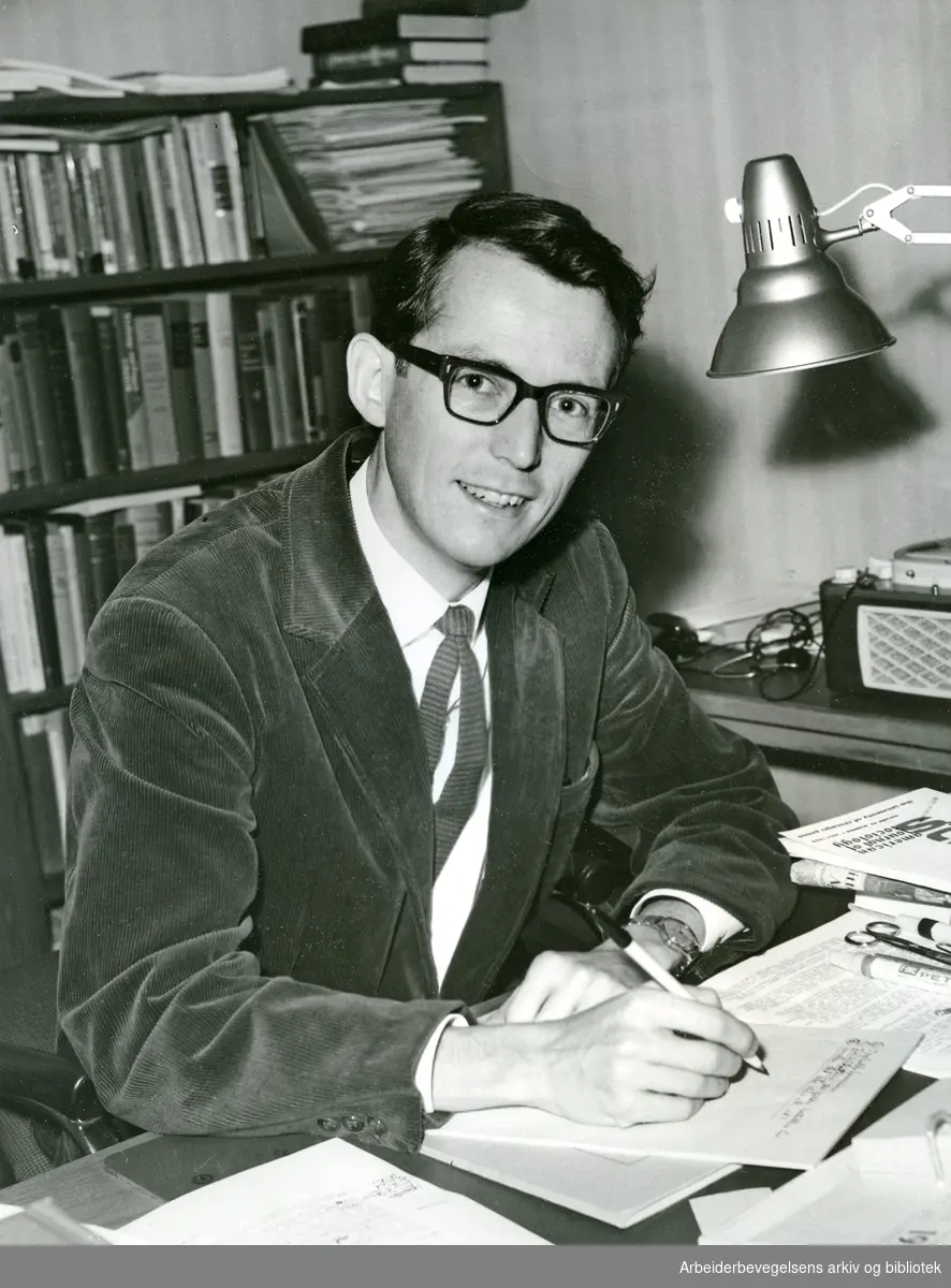Thomas Mathiesen (1933-). Sosiolog.