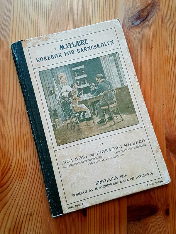 Matlære - kokebok for barneskolen fra 1919.