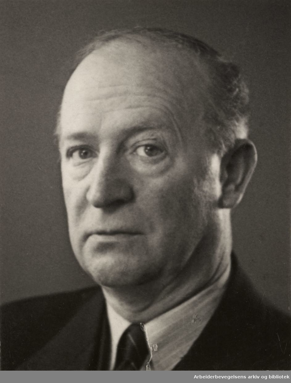 Arthur Omre (1887-1967). Forfatter.
