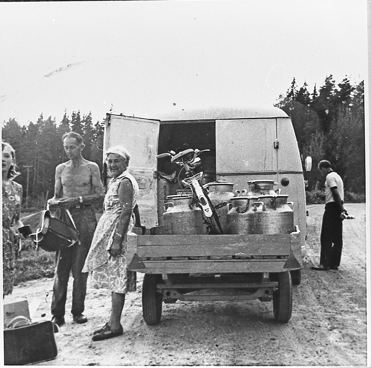 Post- og mjølkeruta på Grenskogen, ca. 1960. 
