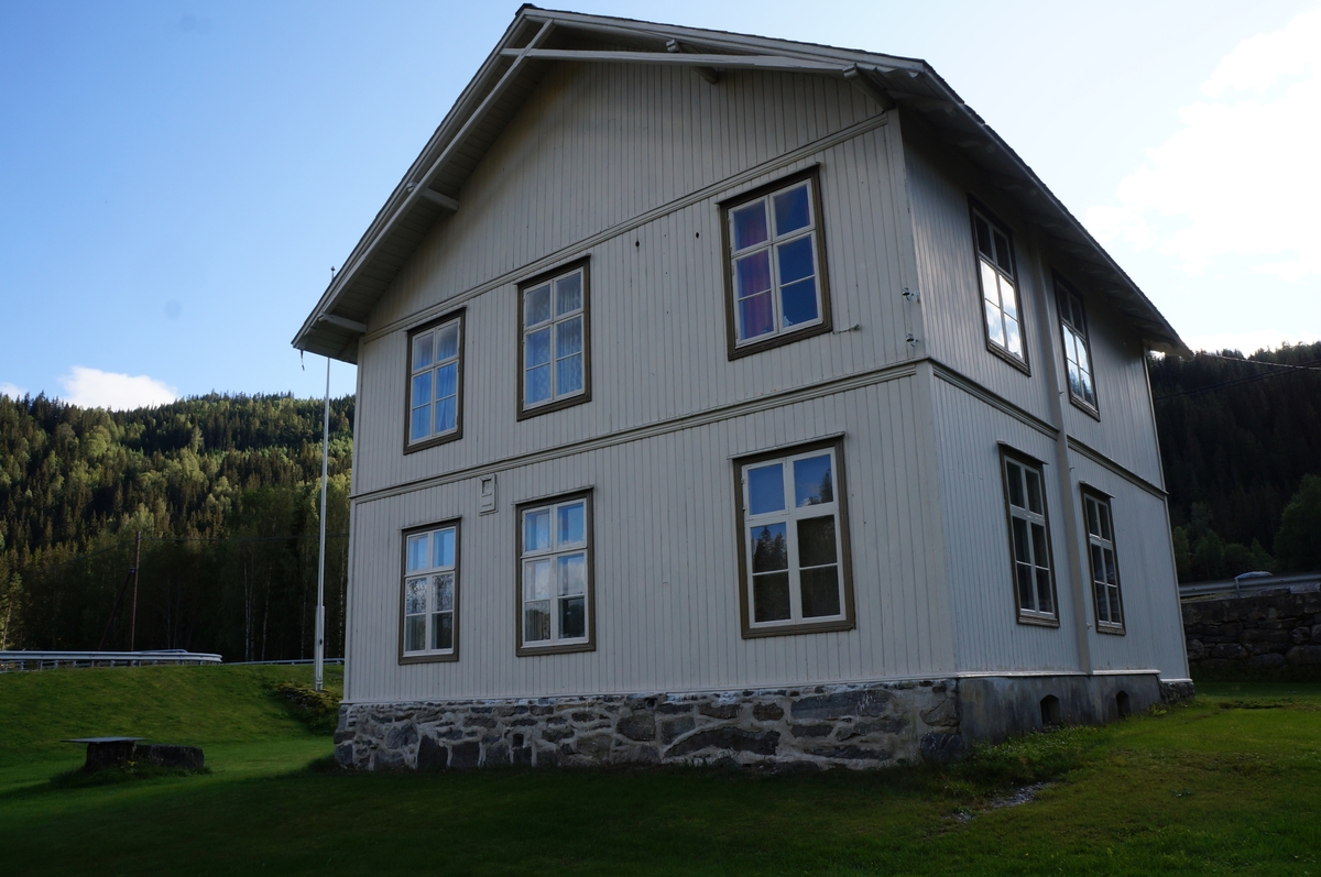 Skulebygning
Lærarbustad