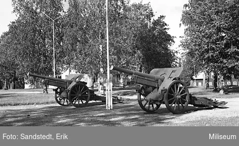Kanon m/1917, 10,5 cm. Prydnadspjäs vid flaggstången i Skillingaryd.