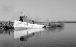Sjøsetting av slepebåten Trysilknut fra Sørlistøa ved Osensj