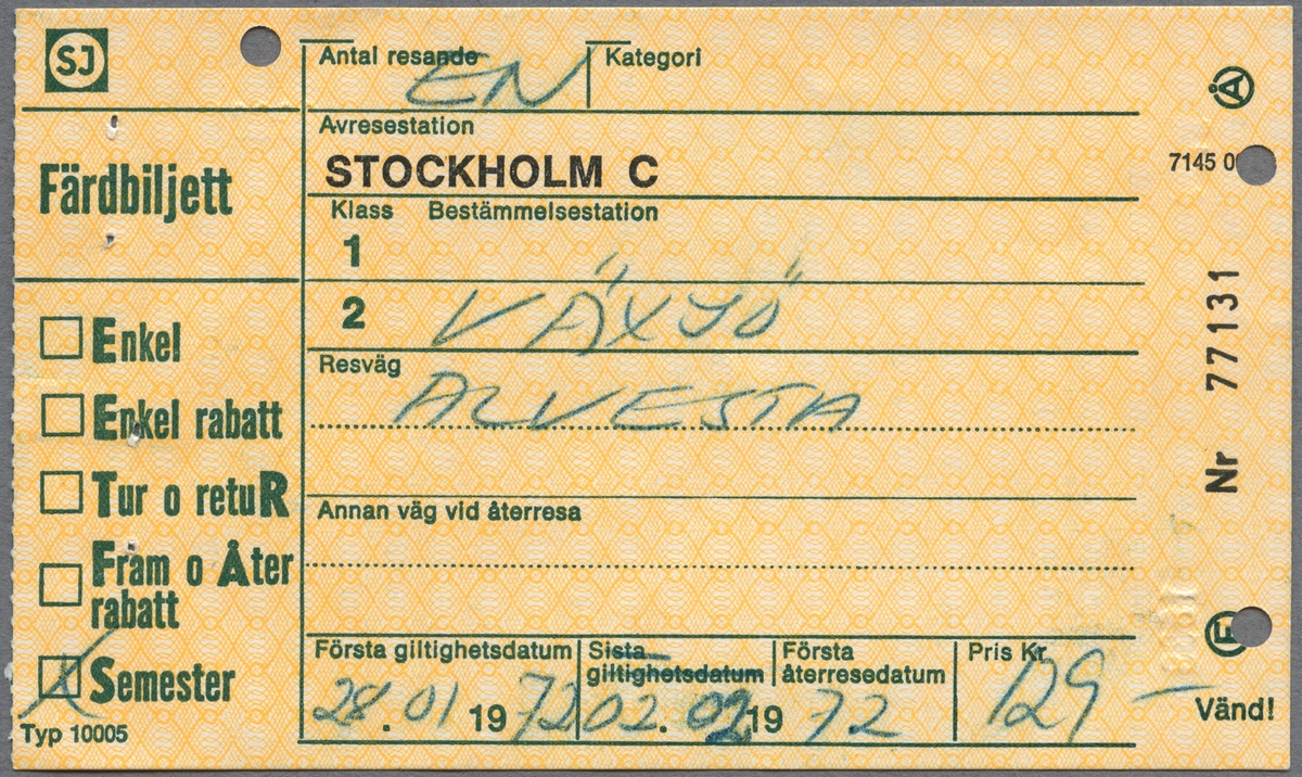 En semesterbiljett för en person i 2:a klass för sträckan Stockholm C till Växjö via Alvesta. Biljetten kostar 129 kronor. På baksidan av biljetten finns reseinformation. Biljetten är klippt.