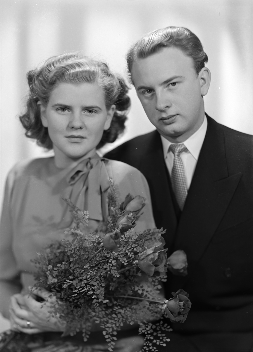 Ateljéporträtt - brudparet Karlsson, Uppsala 1948