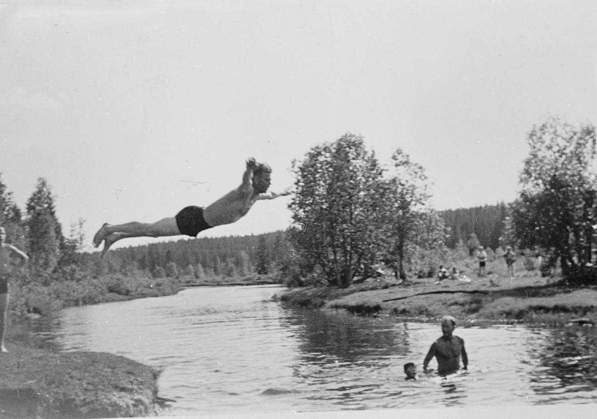 Bading i Djupsvingen ved Raufoss ca. 1938