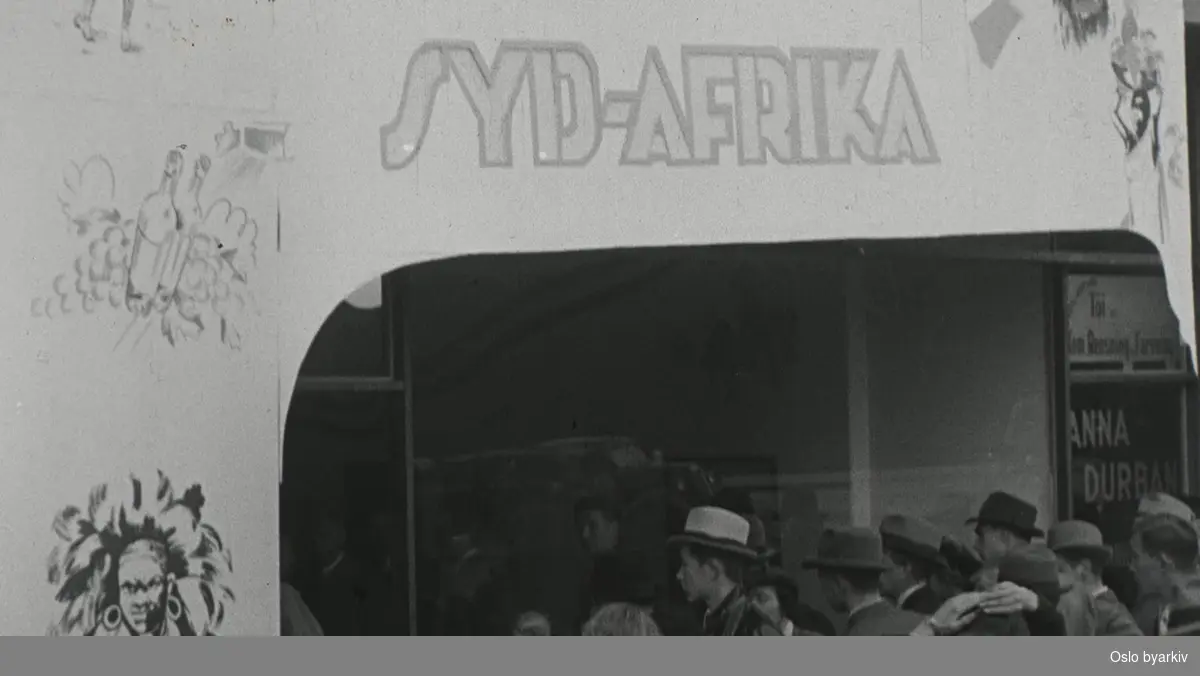 Åpning av utstilling i Stortingsgata 30 av eksportprodukter fra Sør-Afrika september 1937. Statsminister Johan Nygaardsvold deltar.