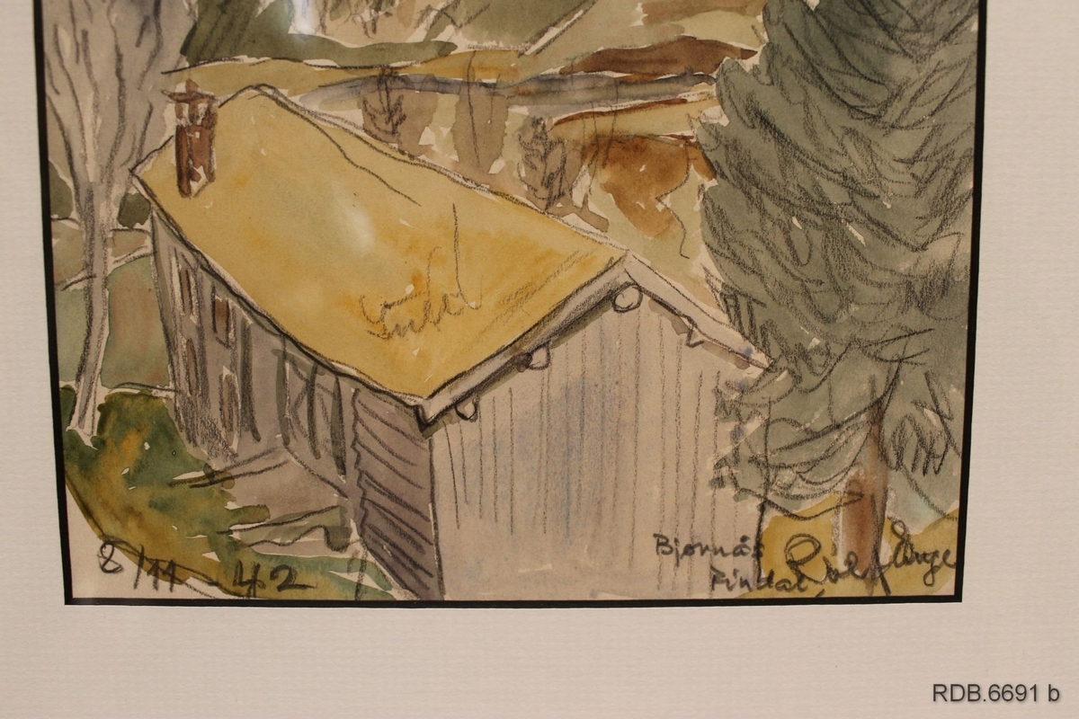 Innrammet akvarell med motiv fra Bjørnås i Rindal, trolig fra en husmannsplass med sammenbygd stue og fjøs. Grått hus sett ovenfra med skog i bakgrunnen