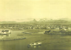 Bodø mellom 1920 og 1940. I forgrunnen er et skip fra Vester