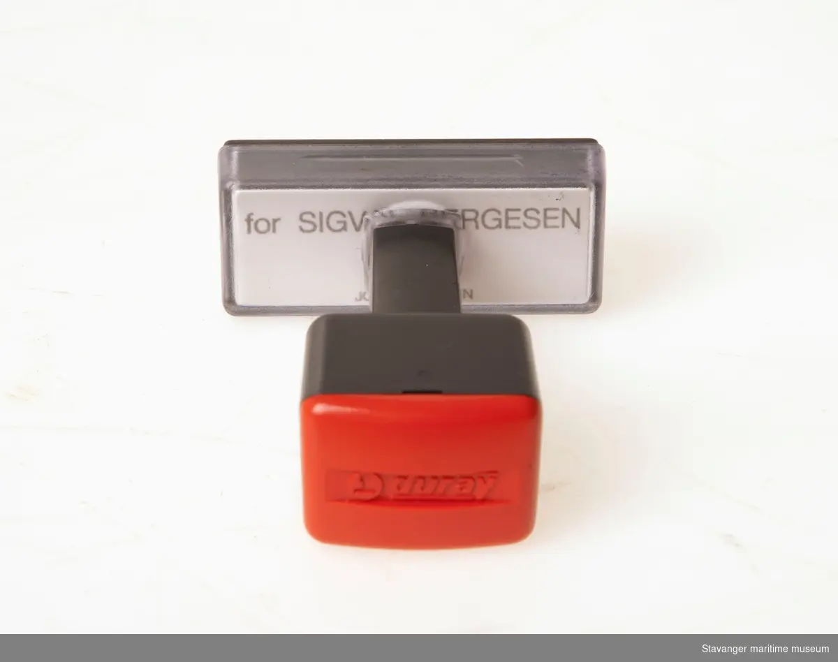 Stempel i plastikk, hvor det står: For Sigval Bergesen, Johs. Thorsen
