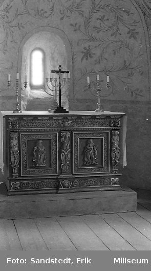 Kumlaby kyrka på Visingsö. Altaret.