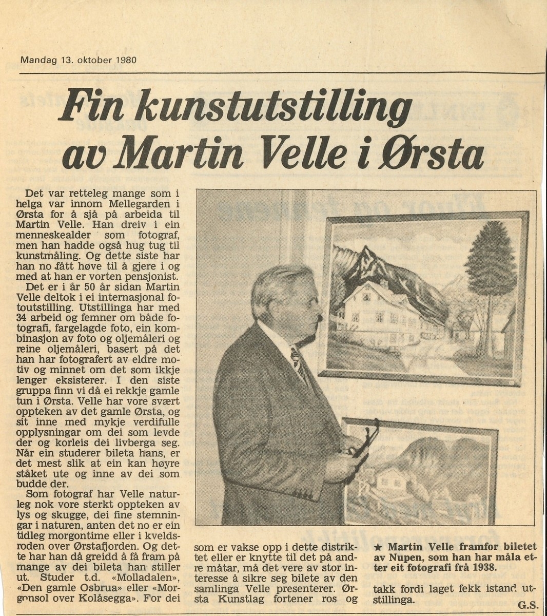 To avisartiklar i Sunnmørsposten om Martin Velle si kunstutstilling i Ørsta i 1980. Artiklane har overskriftene: 1) Martin Velle opnar biletutstilling i Ørsta. 2) Fin kunstutstilling av Martin Velle i Ørsta. Avisene er datert 11. og 13. oktober 1980.