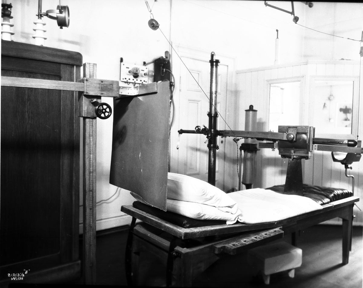 Røntgenapparat, Rikshospitalet. Fotografert 1925.