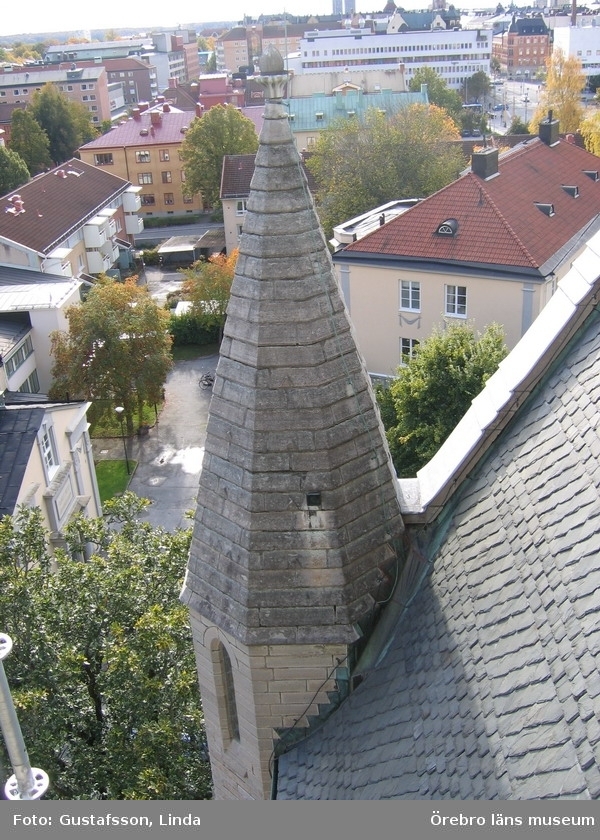 Renoveringsarbeten av tornfasader på Olaus Petri kyrka (Olaus Petri församling).Södra trapphustornet, före åtgärder.Dnr: 2008.230.065