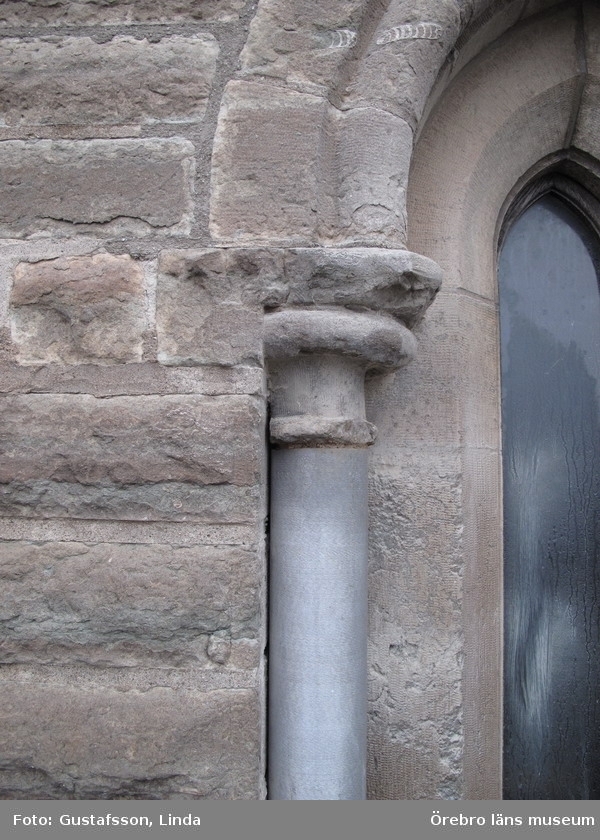 Renoveringsarbeten av tornfasader på Olaus Petri kyrka (Olaus Petri församling).Kolonnkapitäl.Dnr: 2008.230.065
