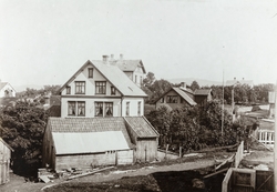 Pari fra Sørhaug sett mot nordøst, ca. 1895.