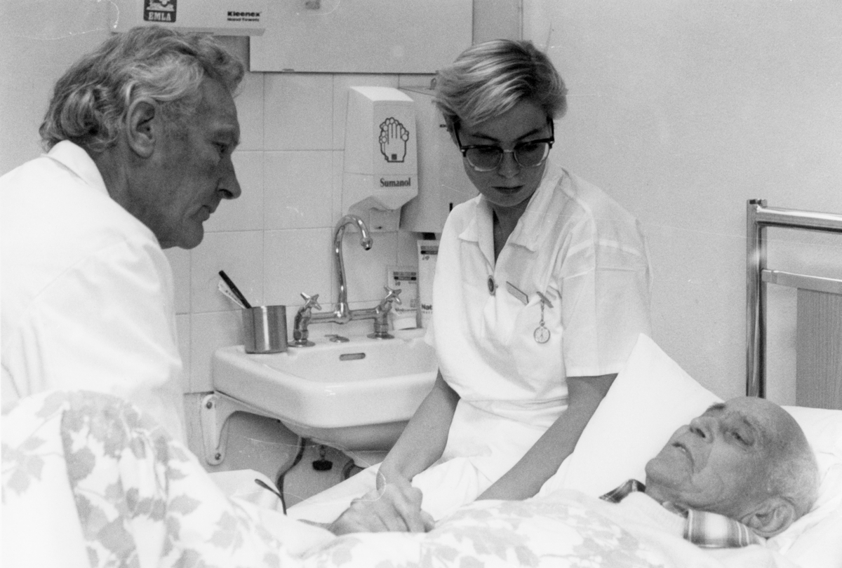 Fra Tynset sykehus - Ingund Graneng (sykepleier) og lege Larson