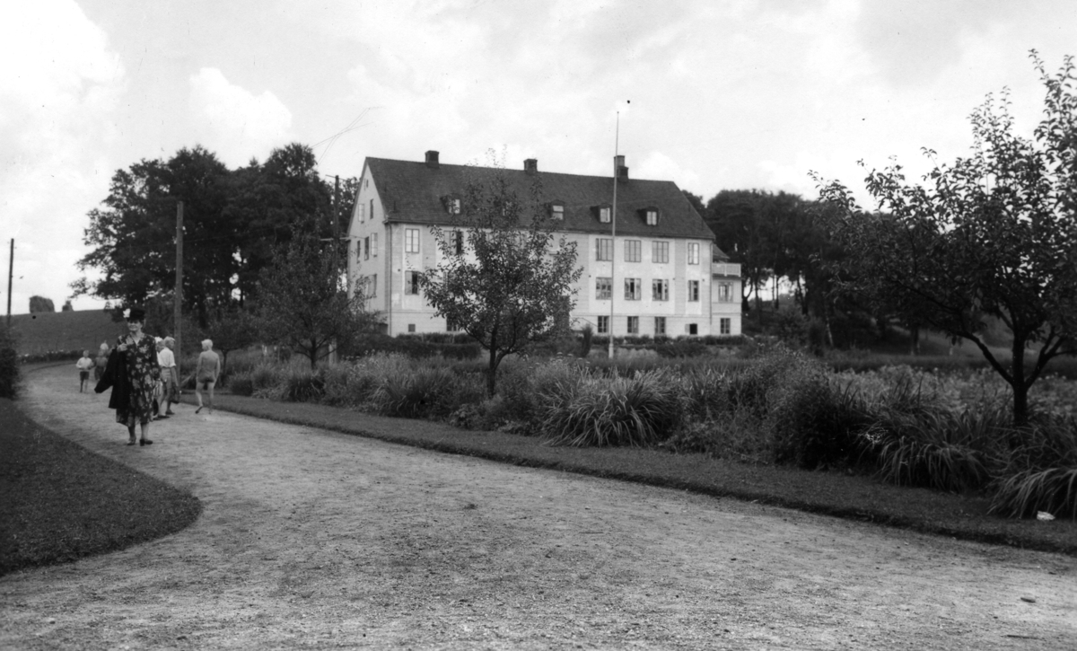 "Asylen" vid Stretereds skolhem, 1940-tal. Byggdes 1918 och låg i backen mot Tulebosjön. Är nu riven.