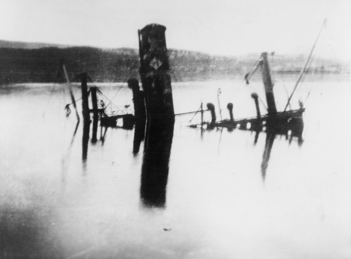 krigen, Narvik havn, synkende båt
