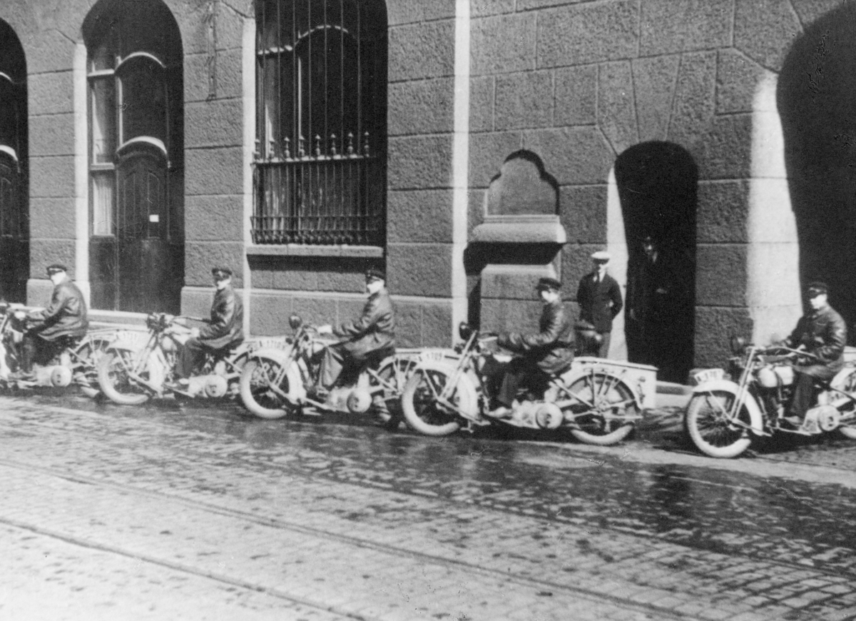transport motorsykkel, 5 motorsykler, 5 menn