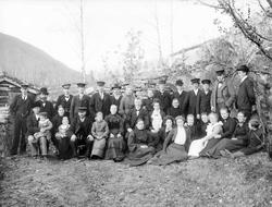 Konv: Iver og Rønaug Holtens bryllup 16/10 - 05. Brudepar, b