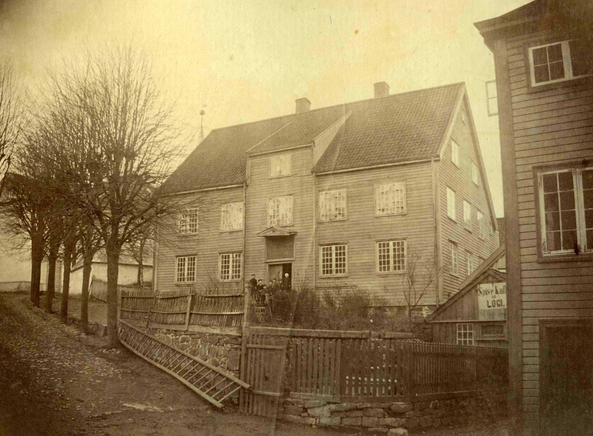 Fra John Ditlef Fürst fotoalbum. Hospitalet på Tyholmen.
AAks. 44 - 4 - 7 - Bilde nummer 66
